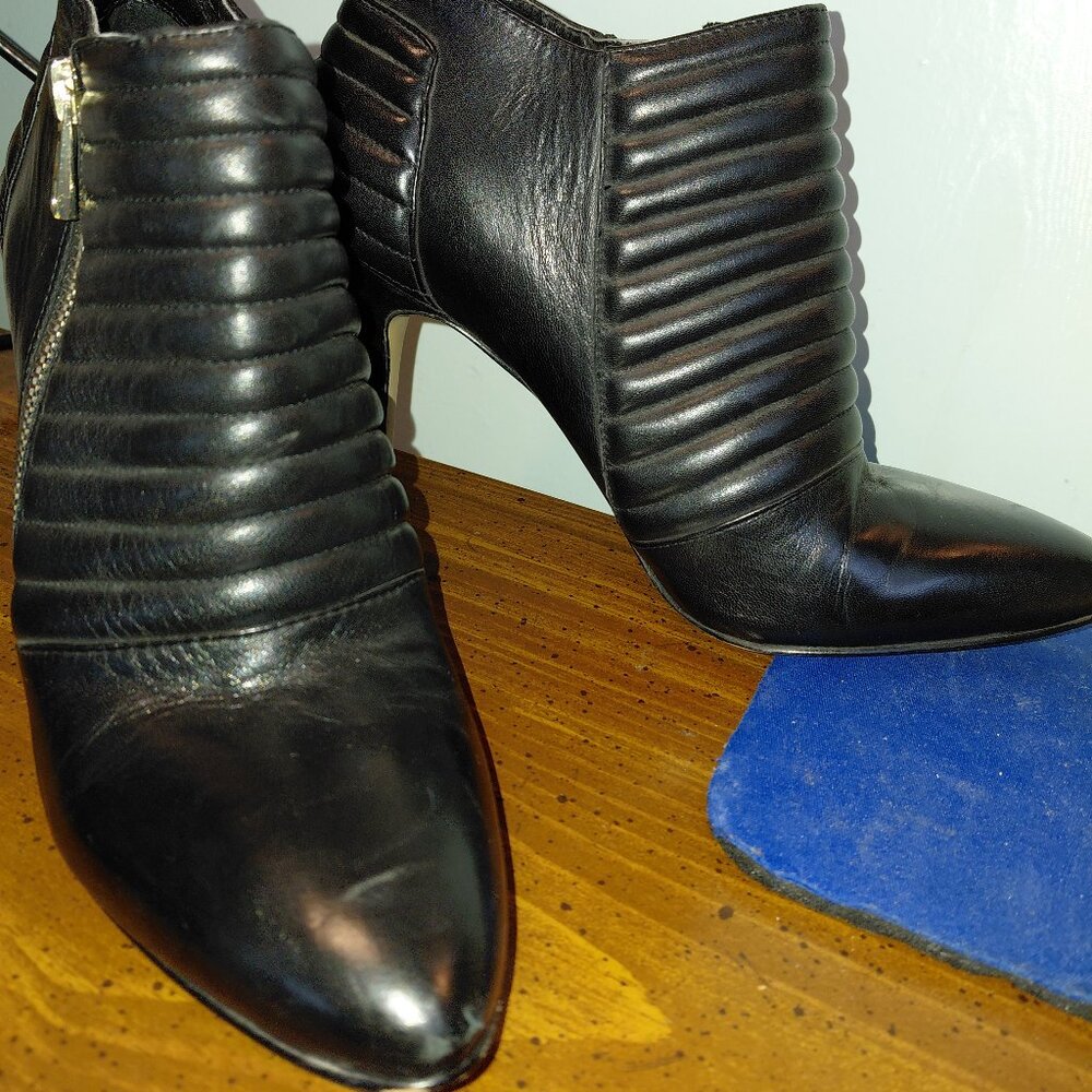 Ann Taylor 8.5 Moto Booties